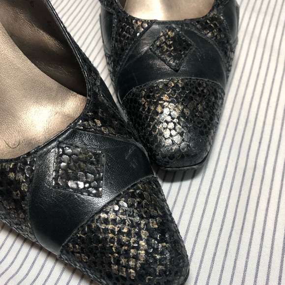 Navy leather slip on heels by Cara Molina España. - Picture 15 of 16